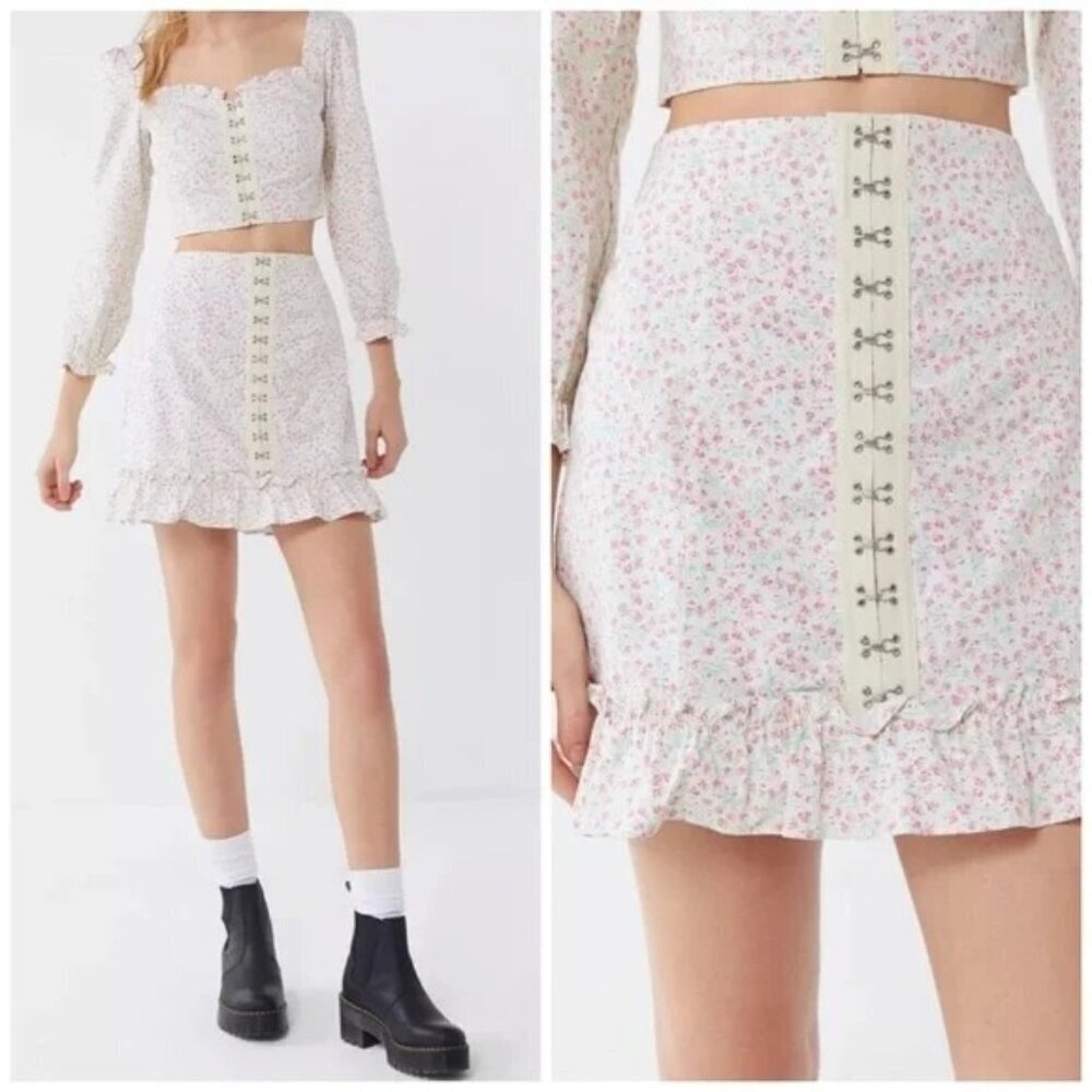NWT UO Urban Outfitters Love Struck Ditsy Floral Mini Skirt Preppy Coquette S